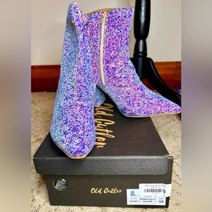 NEW NEVER WORN Old Cutter Size -10B Color- Mermaid ( Mostly Purple)